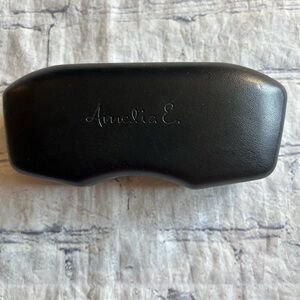 AMELIA E.BLACK HARDSHELL EYEGLASS CASE PINK NUDE FELT LIKE LINING